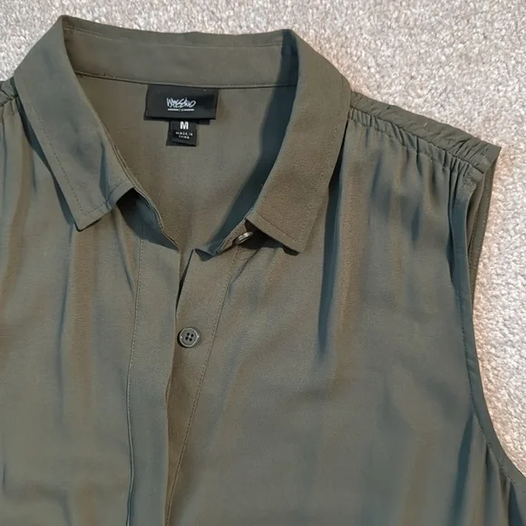 Sleeveless button front dress - Picture 2 of 7